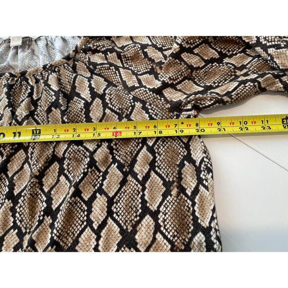 Michael Michael Kors Top Size M Snakeskin Print Short Bell Sleeves Brown Stretch - Picture 9 of 10